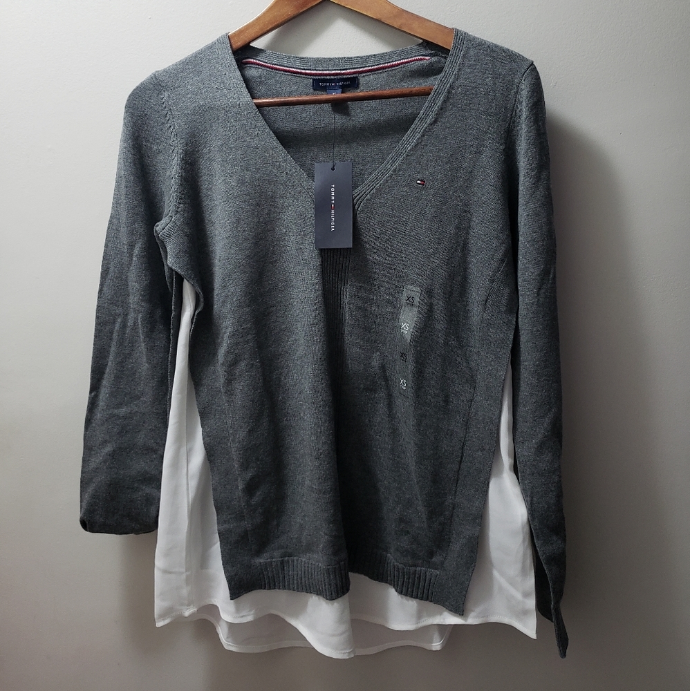 Tommy Hilfiger Layered V-Neck Sweater Women’s XS Gray White NWT